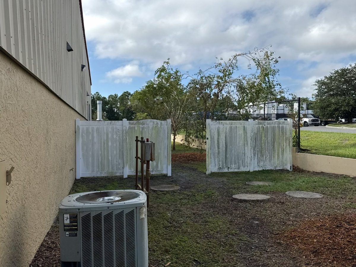 Dirty PVC fence with mildew before ProShine Squad fence cleaning